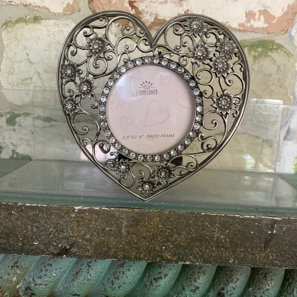 Heart Shaped Metal FrameWith Rhinestone's and sunflowers - Picture 4 of 8